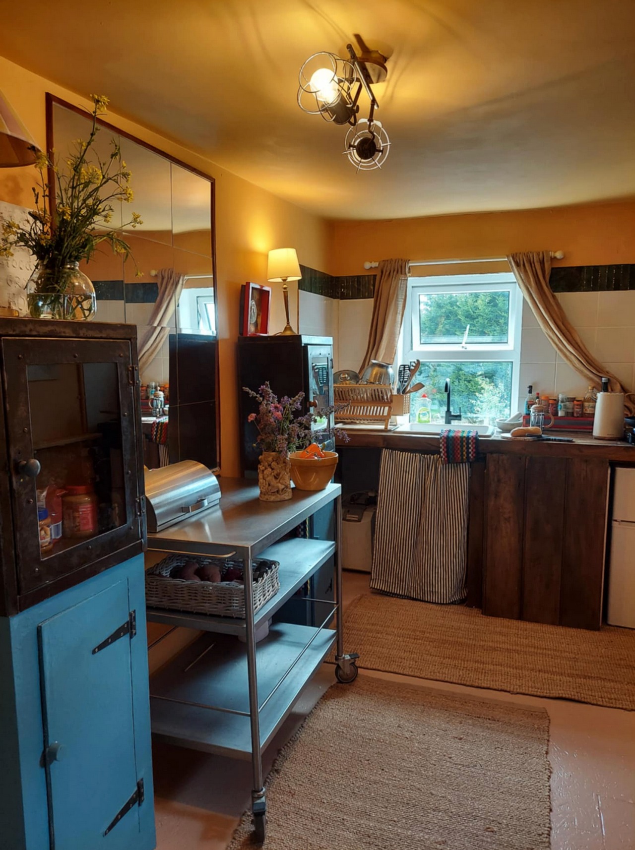 Charming Artistic Vegan Retreat