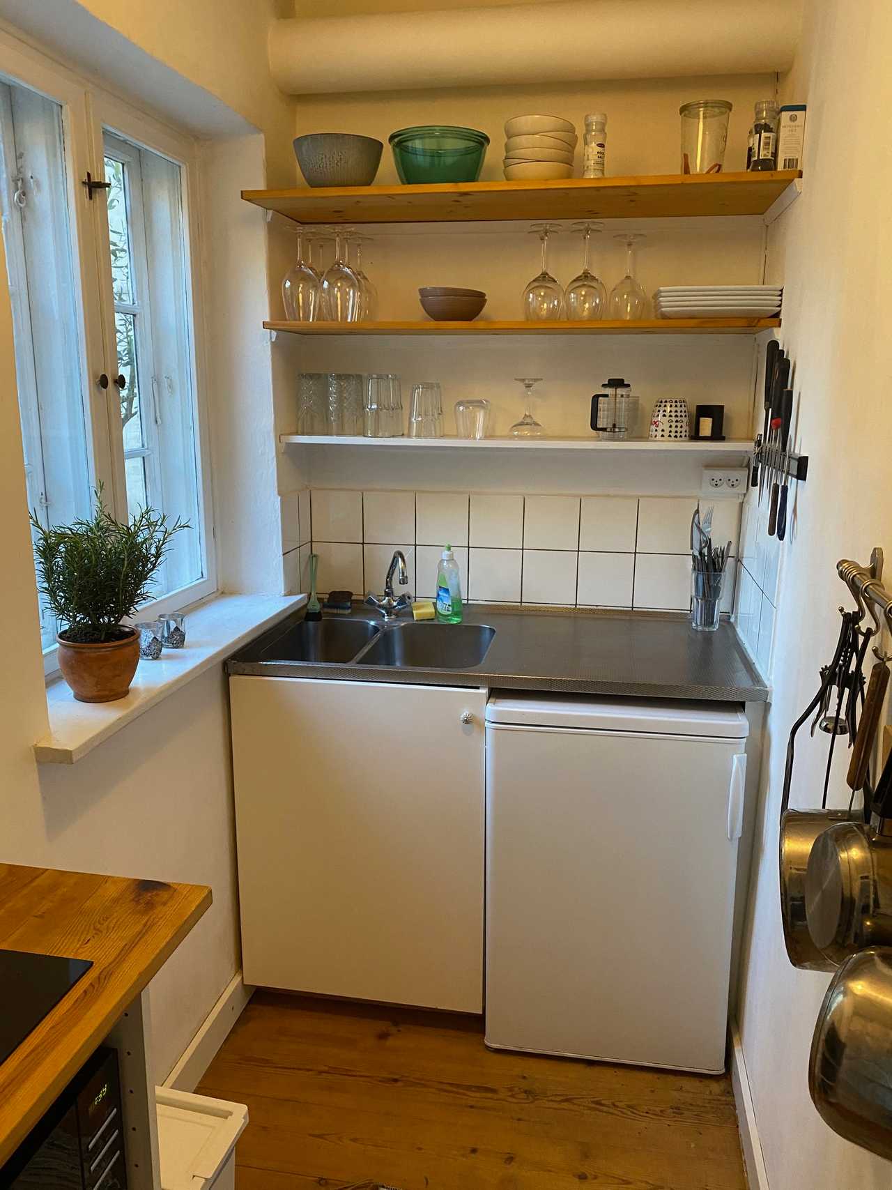Studio in center city by Kings Garden.