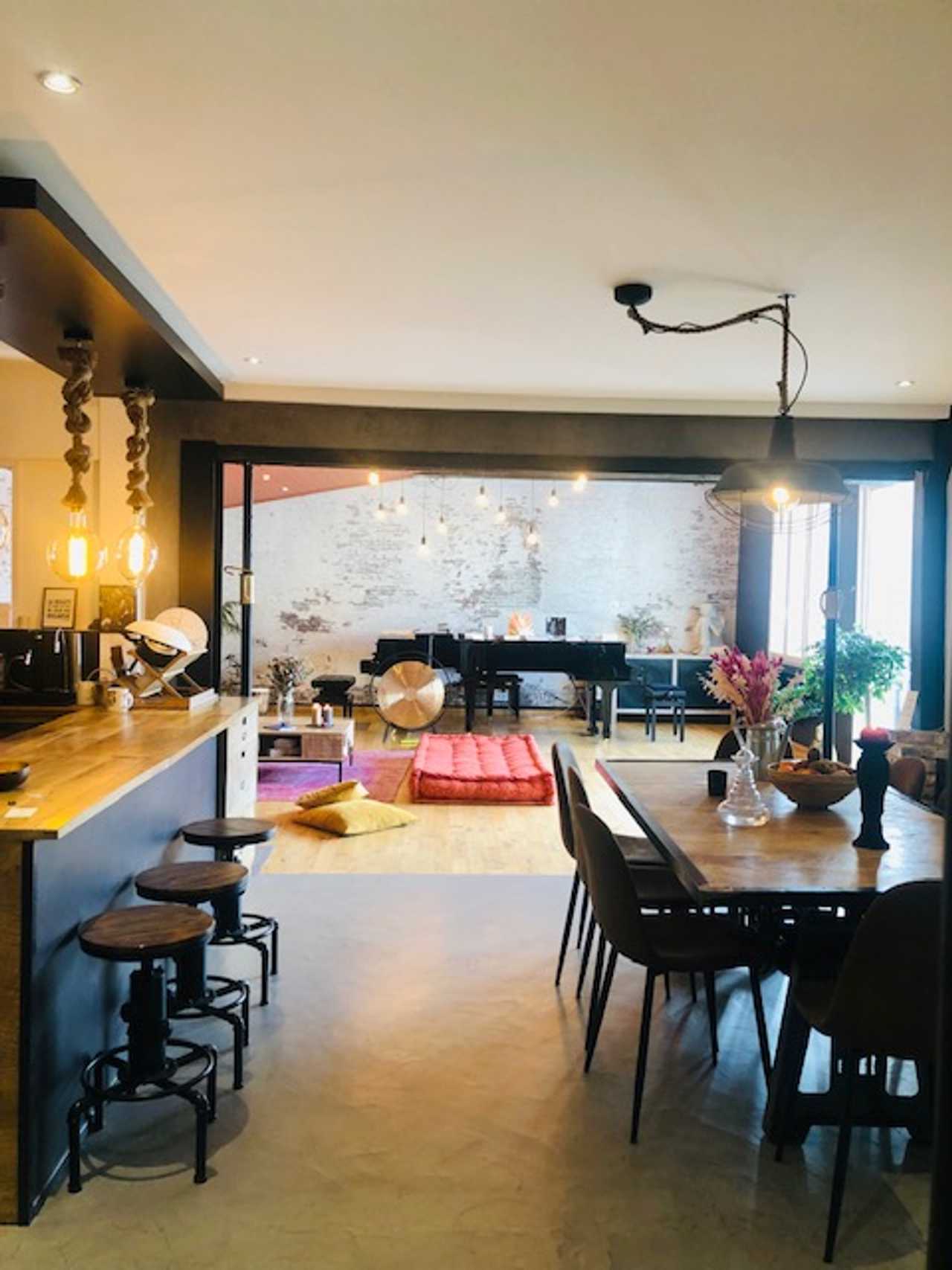 Art & Spiritual unique huge Loft 1h from Paris