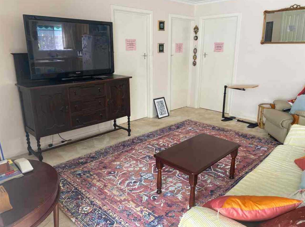 Walk to the lake from this waterview self contained holiday guesthouse.