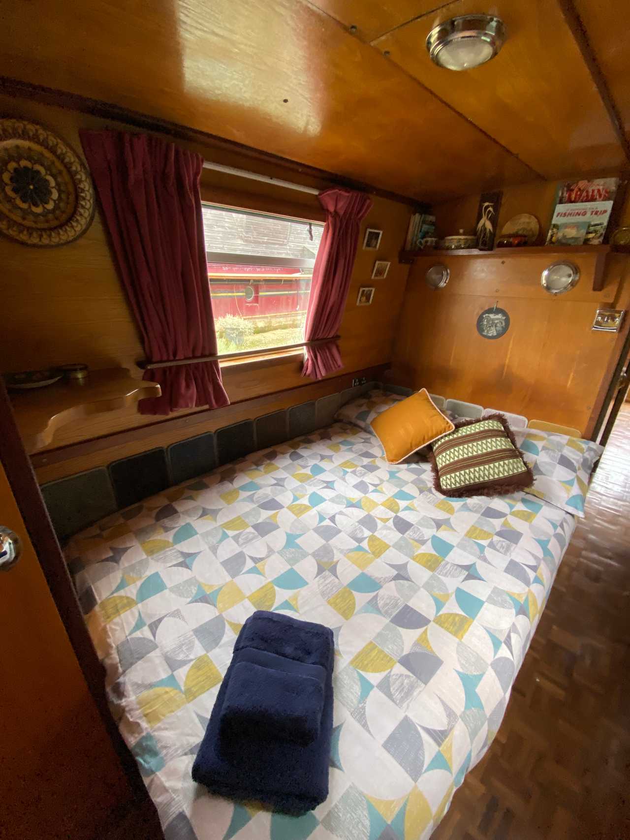 Fabulous 68ft narrowboat situated on an RSPB bird reserve, 1 min from the sea! 