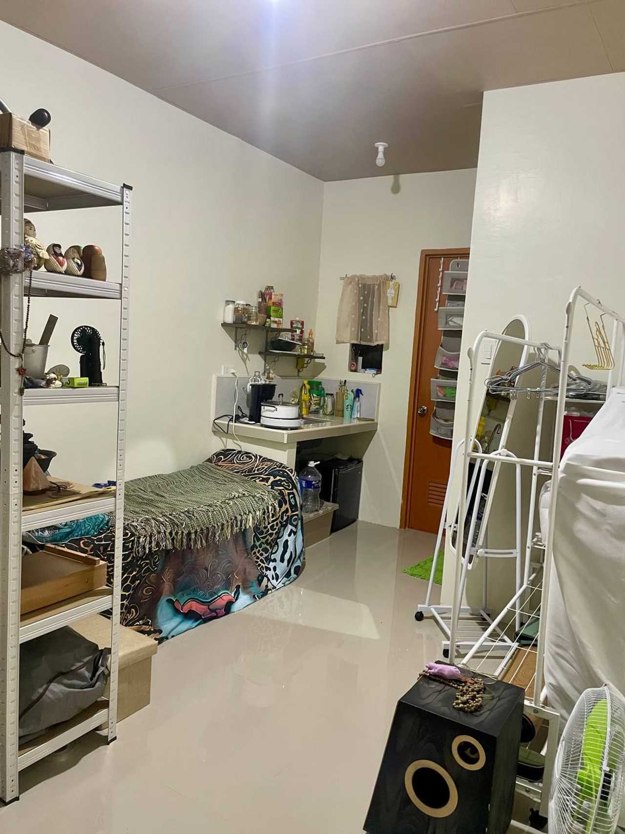 Transient studio APT, Good for 1 Lady only - with kids can be considered.