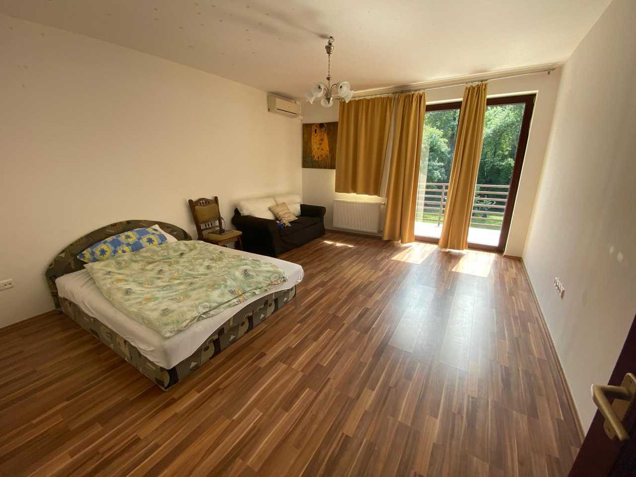 Spacious, airy room in the lap of nature, close to vibrant Budapest. 