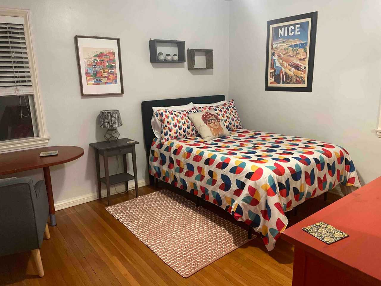 Beautiful Bedrooms minutes from Universal Studios