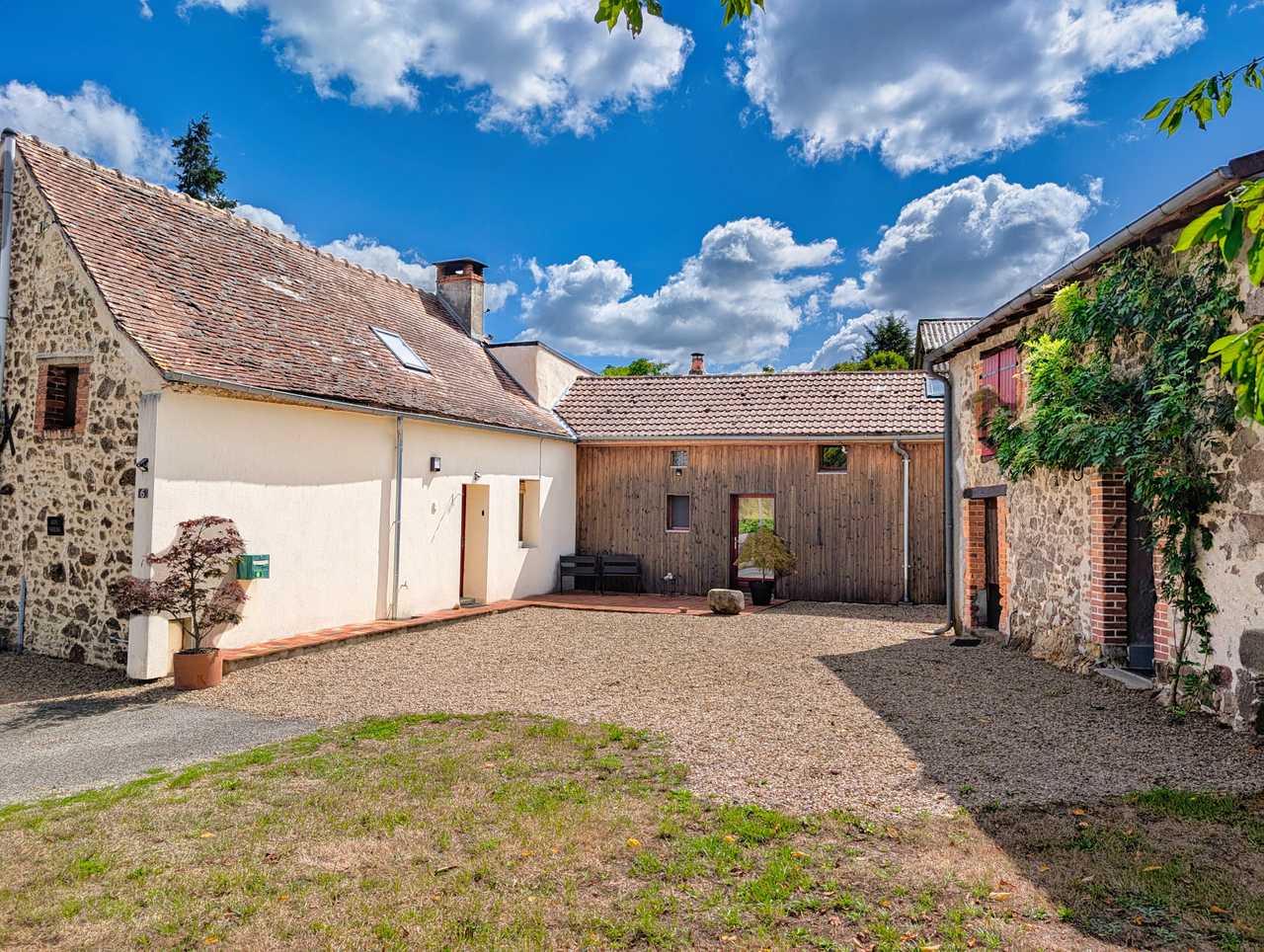 Beautiful Boutique Bluedothotel in the middle of nature rich Haute Vienne  