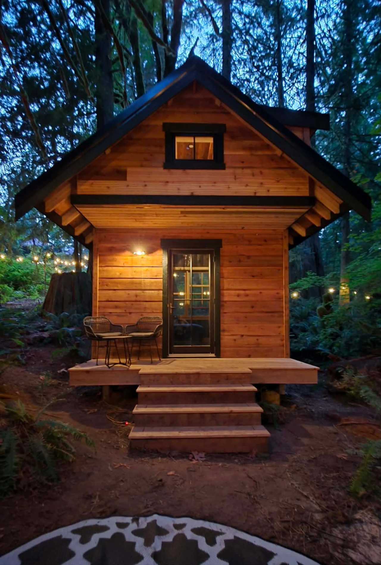 Breathtaking cabin glamping in the woods!