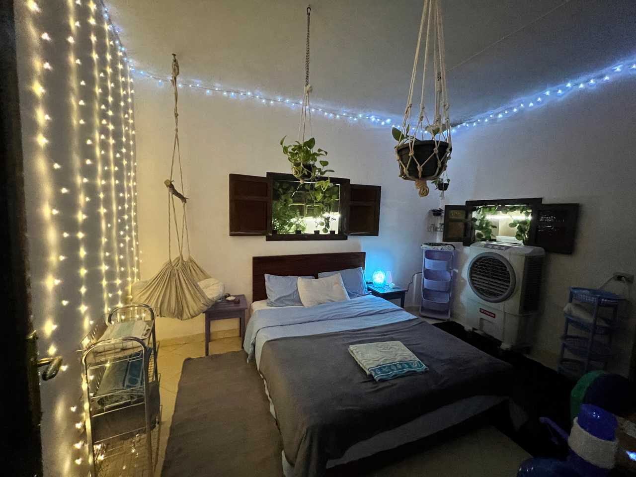 Sea coral room in an eco-friendly vegan house