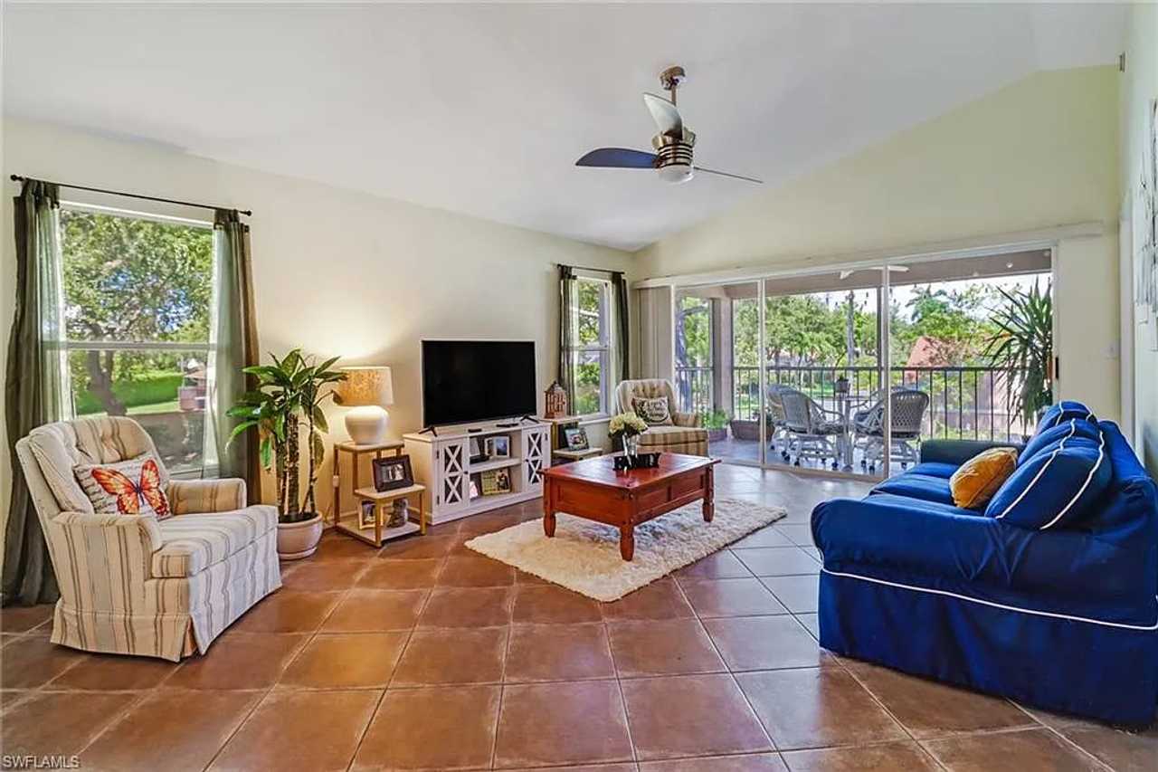 Spacious 3 Bed Condo in Paradise - Naples, FL!! Close to the Beach 🏖 
