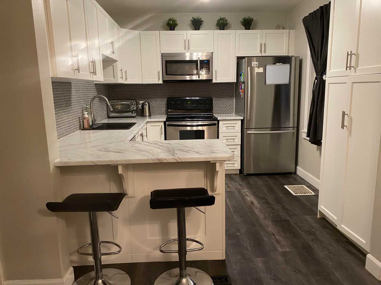 Modern Bedroom for Vegans in Quiet Hamilton