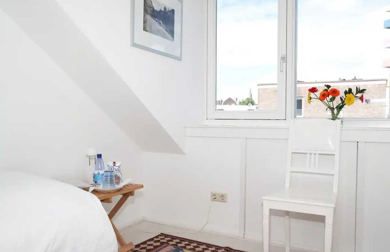 Sleep in my little atticroom in the beautiful old city of Haarlem