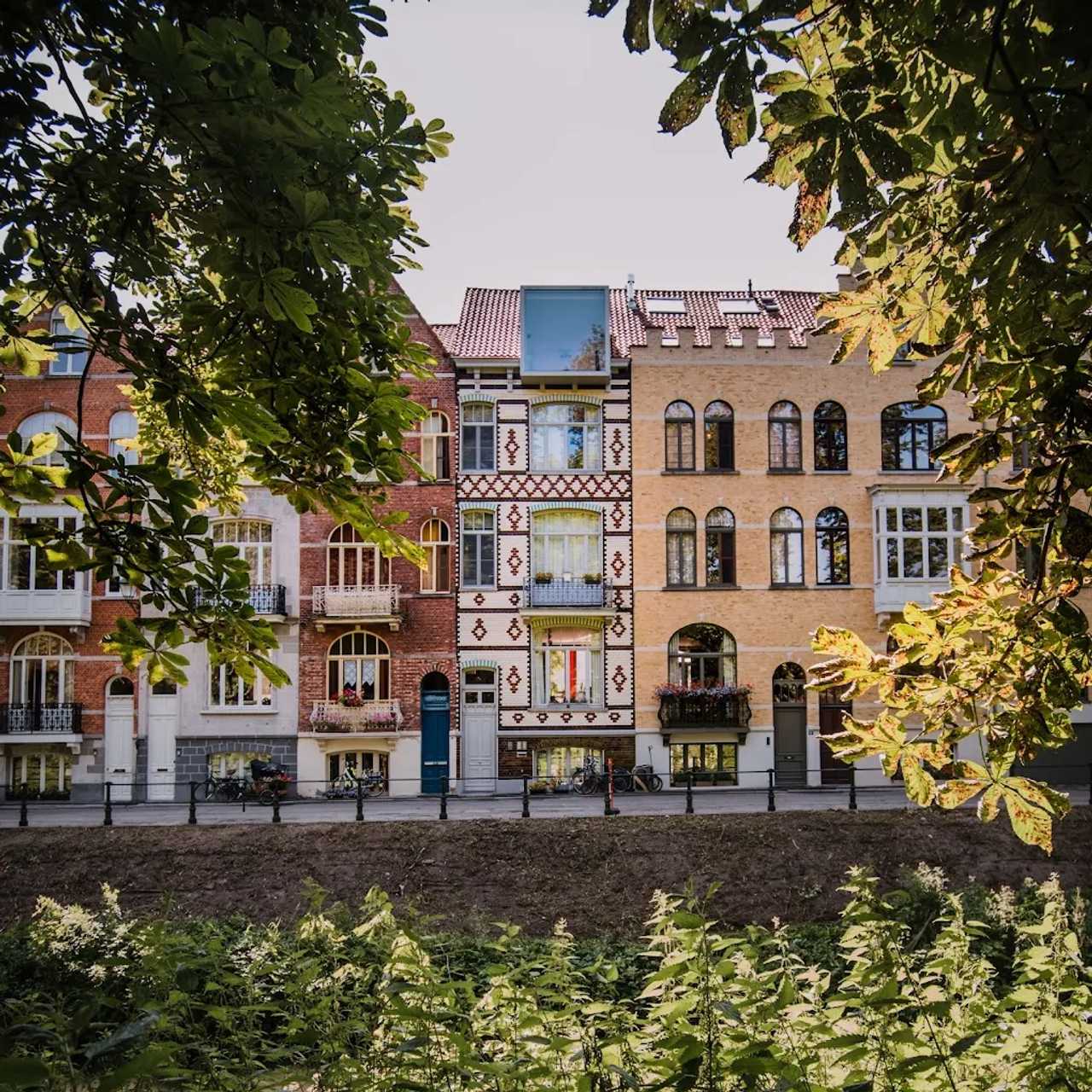 central & hip B&B in the green
