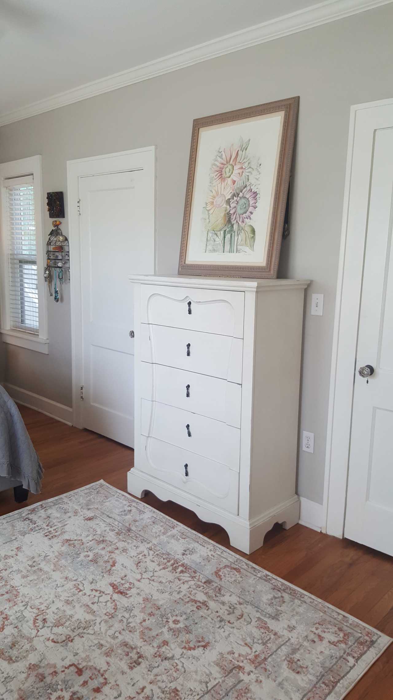 Warm & Welcoming Guest Room, Historic District -3 miles to Downtown!