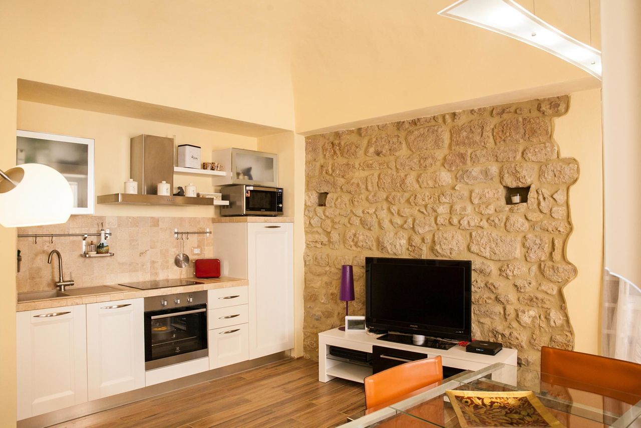 MINZONI LOFT: one-bedroom airconditioned apartment facing Etruscan Musem