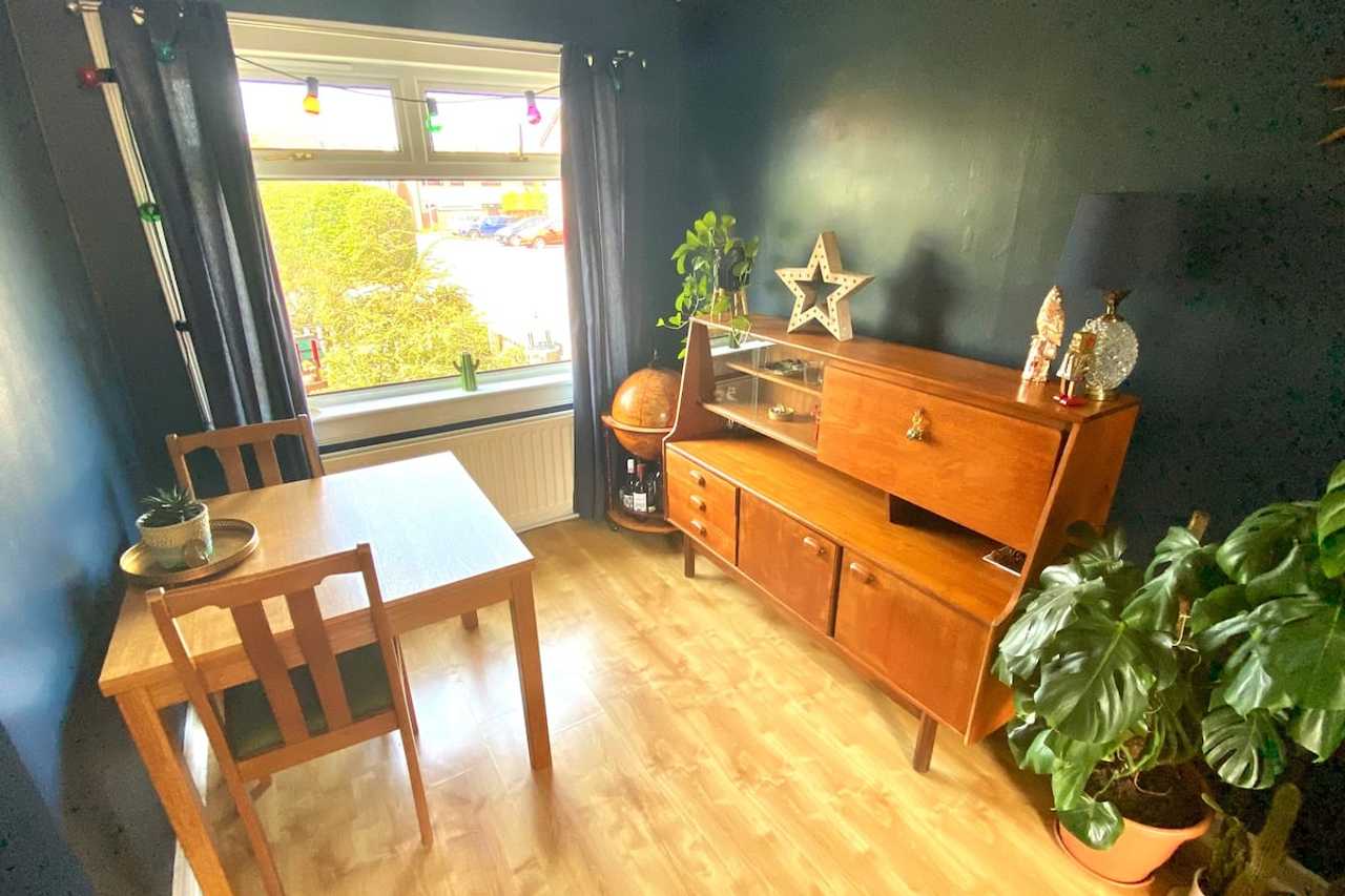 Sunny bungalow with private garden, close to city