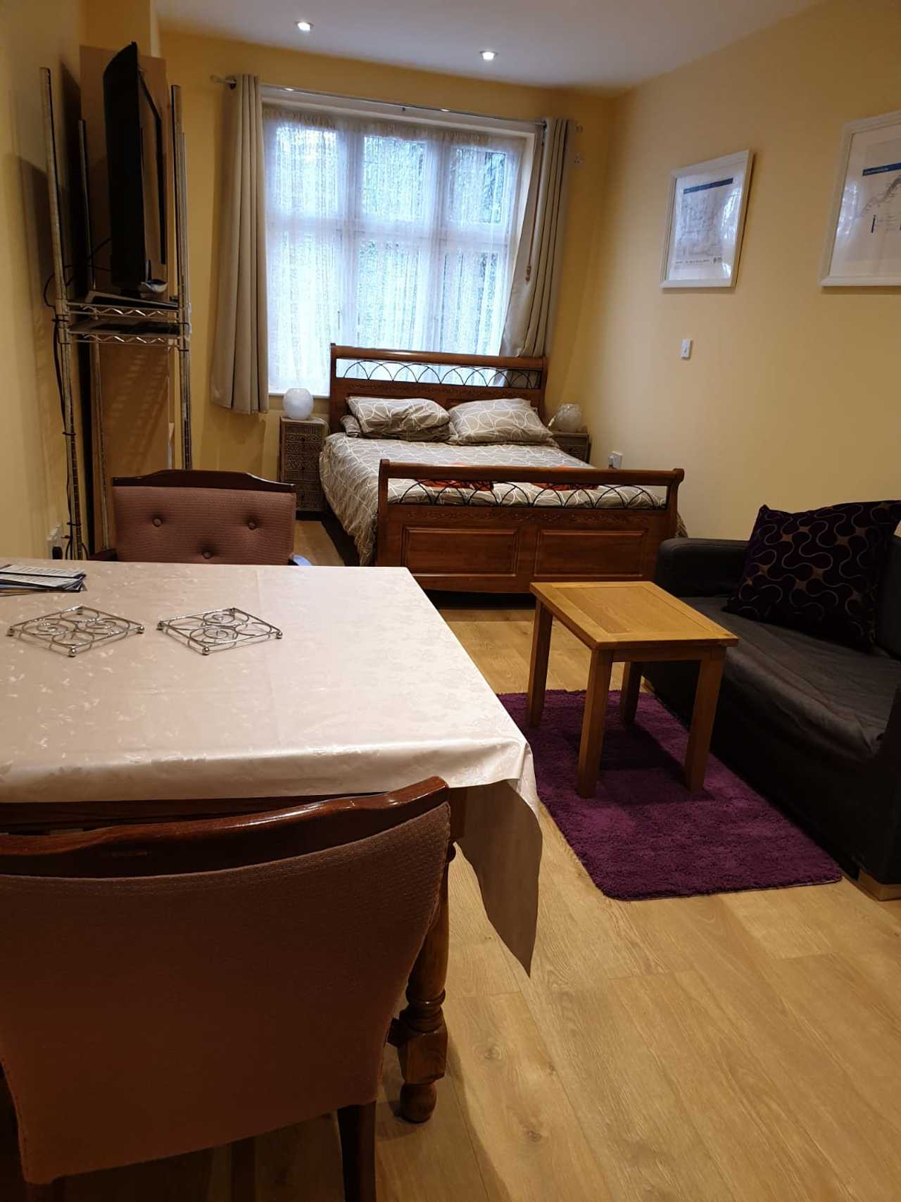 London Vegetarian Smoke & Pet Free Studio En-suite