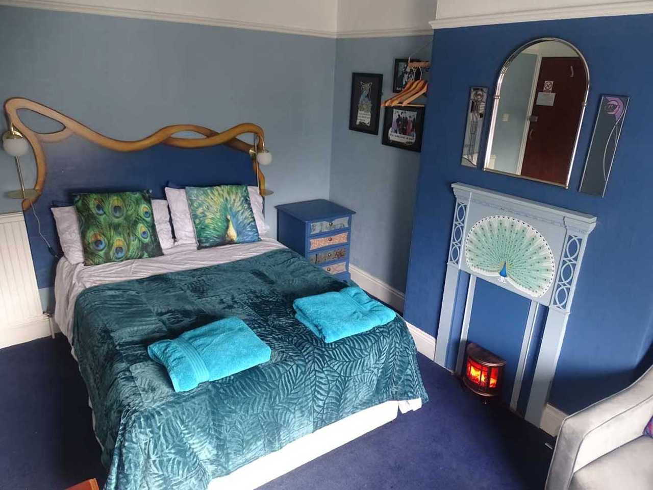 Unique book-themed dog-friendly vegan guesthouse near sandy beach - Torbay Devon
