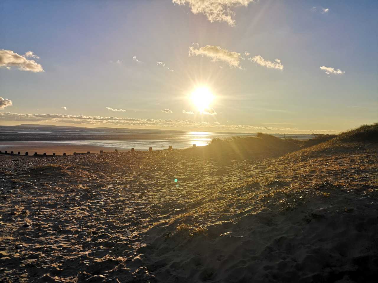 Sunny West Wittering Beach Room With Desk
