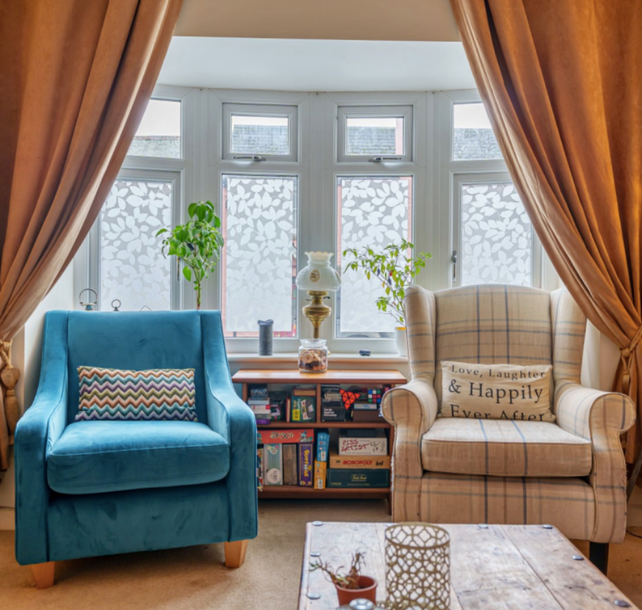 Spacious Room in Cozy Home, at the Heart of the Village