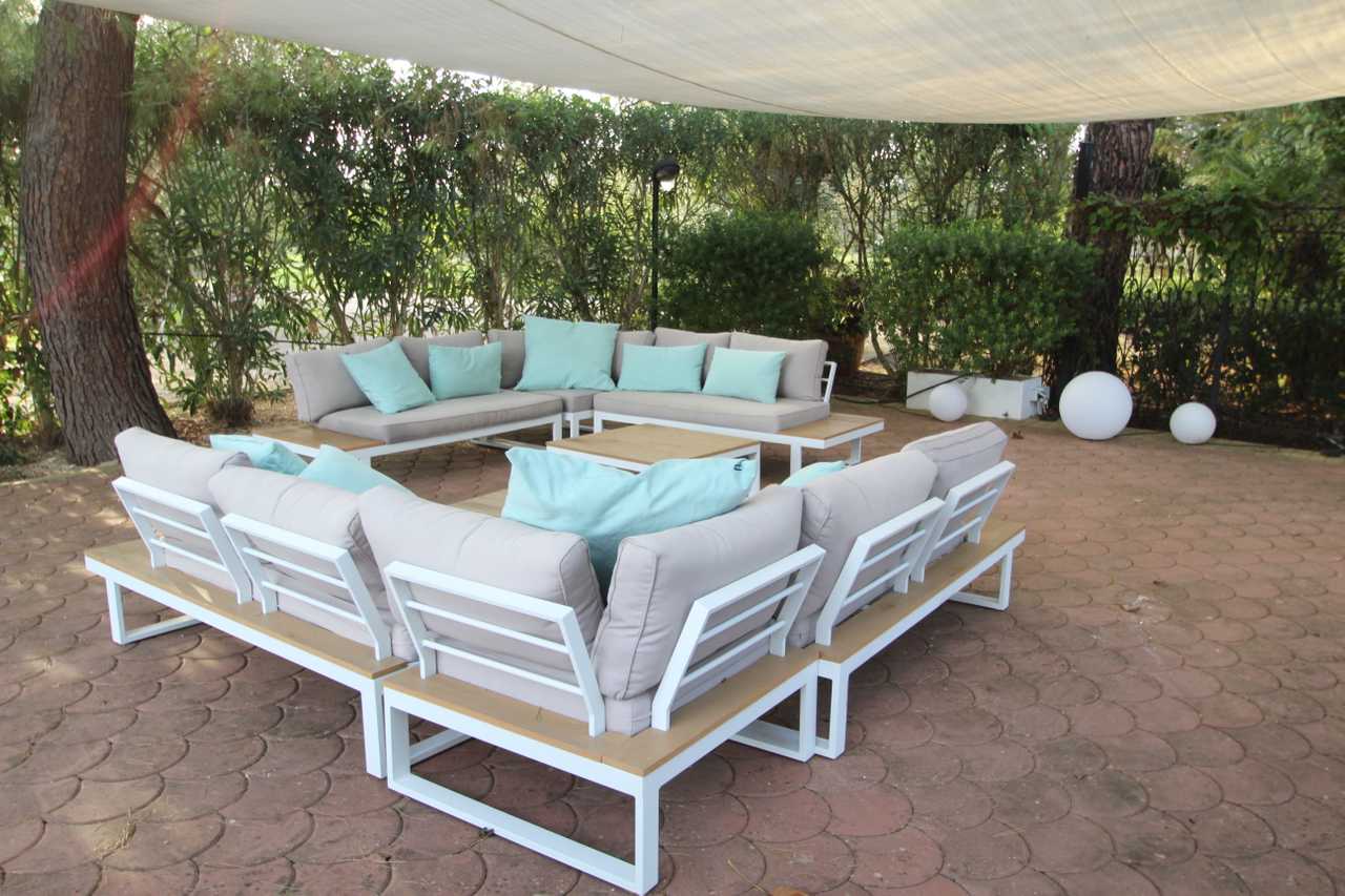 Luxury villa in midst of an ancient olive grove, ideal for families