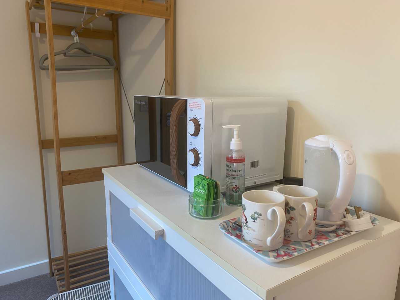 Cozy, self-contained room, heart of East London 