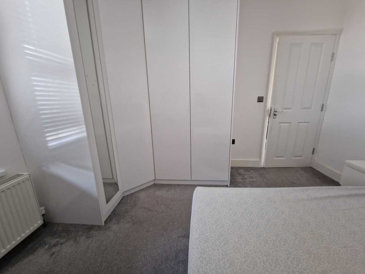 Double Room in a modern house (London)