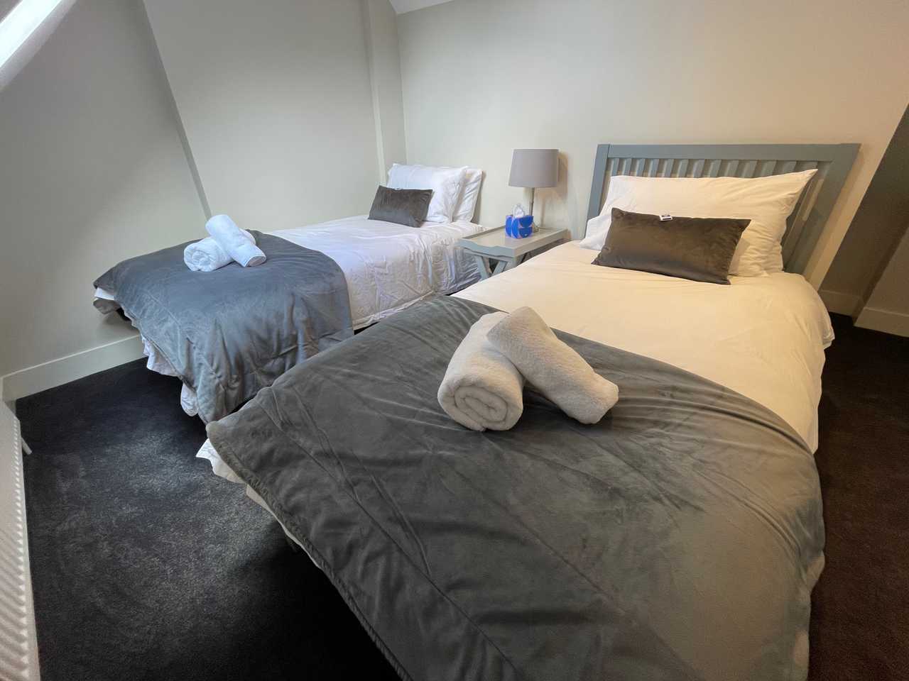 Spacious, bright, seaside haven, just a few minutes walk to the beach! 