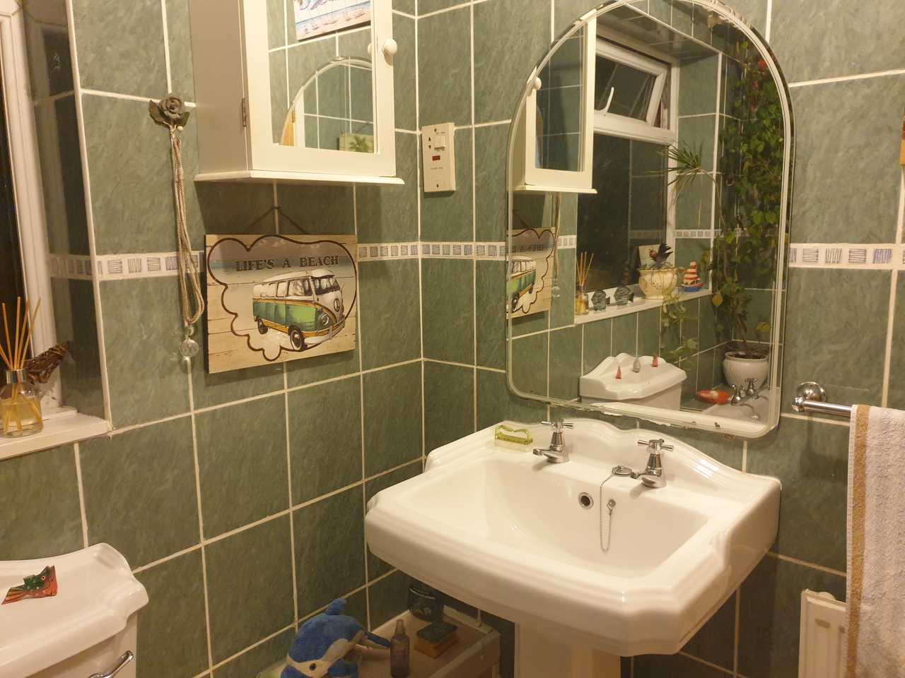 Cosy room close to town ,beaches and gannel estuary,boating lake and gardens