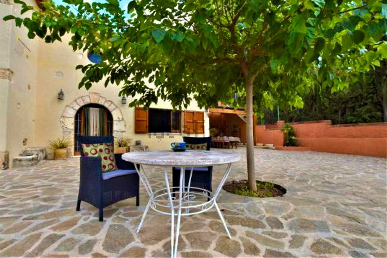 Apartment in country house with views and pool.