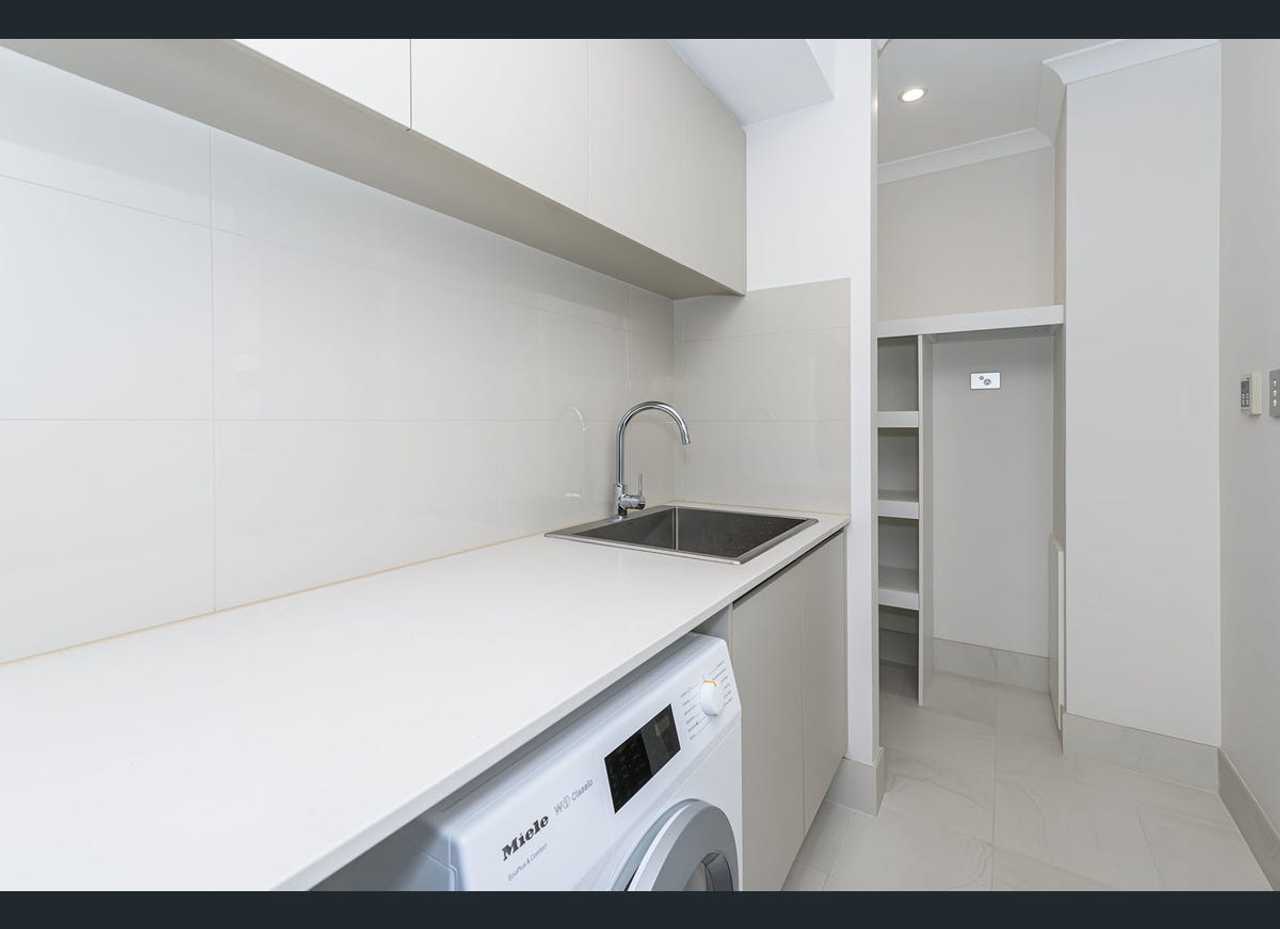 Private bedroom in large, spacious house