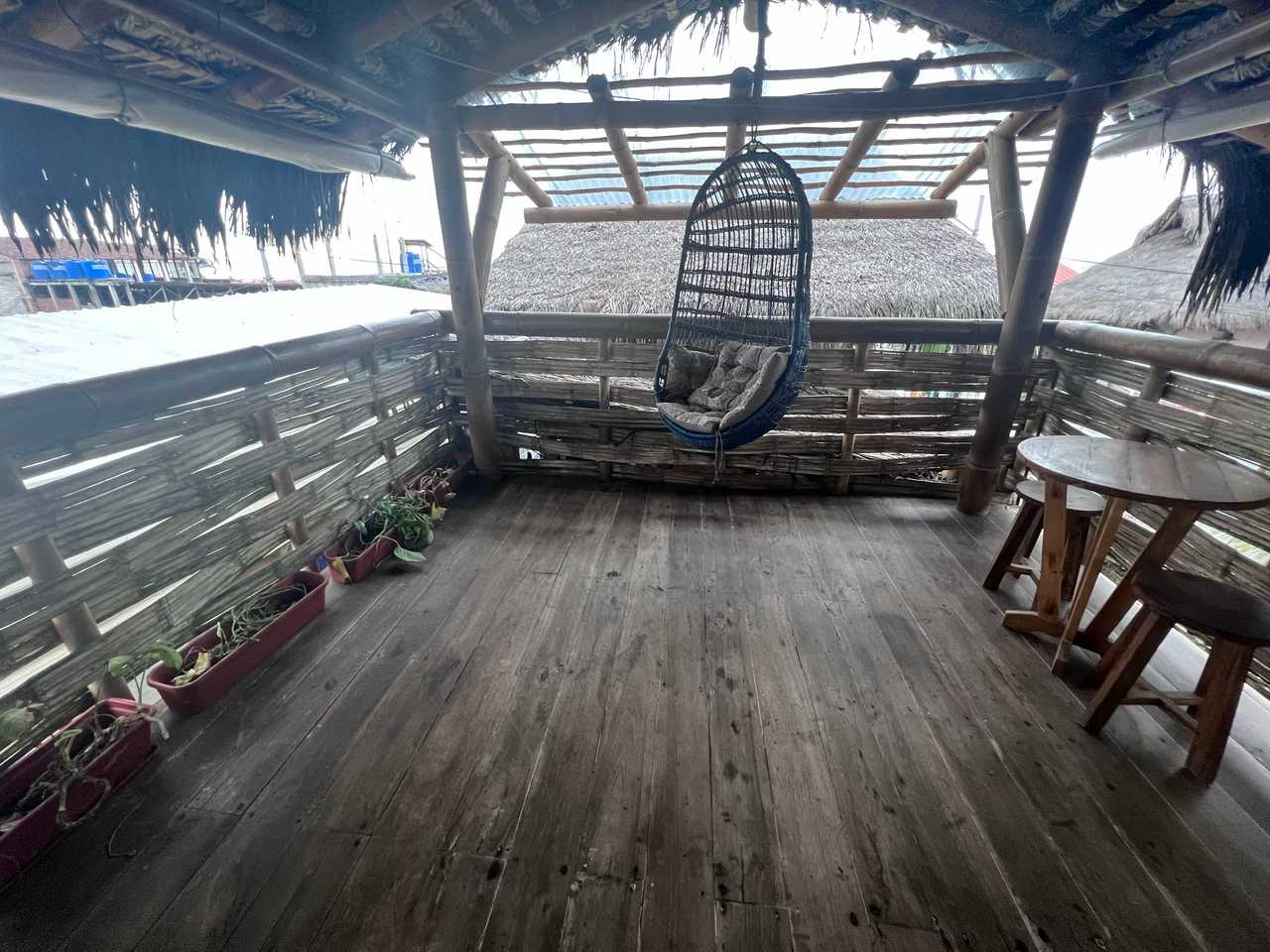 Bamboo Beach Houses w/ luxuries, hot baths, close in town, &surf right out front