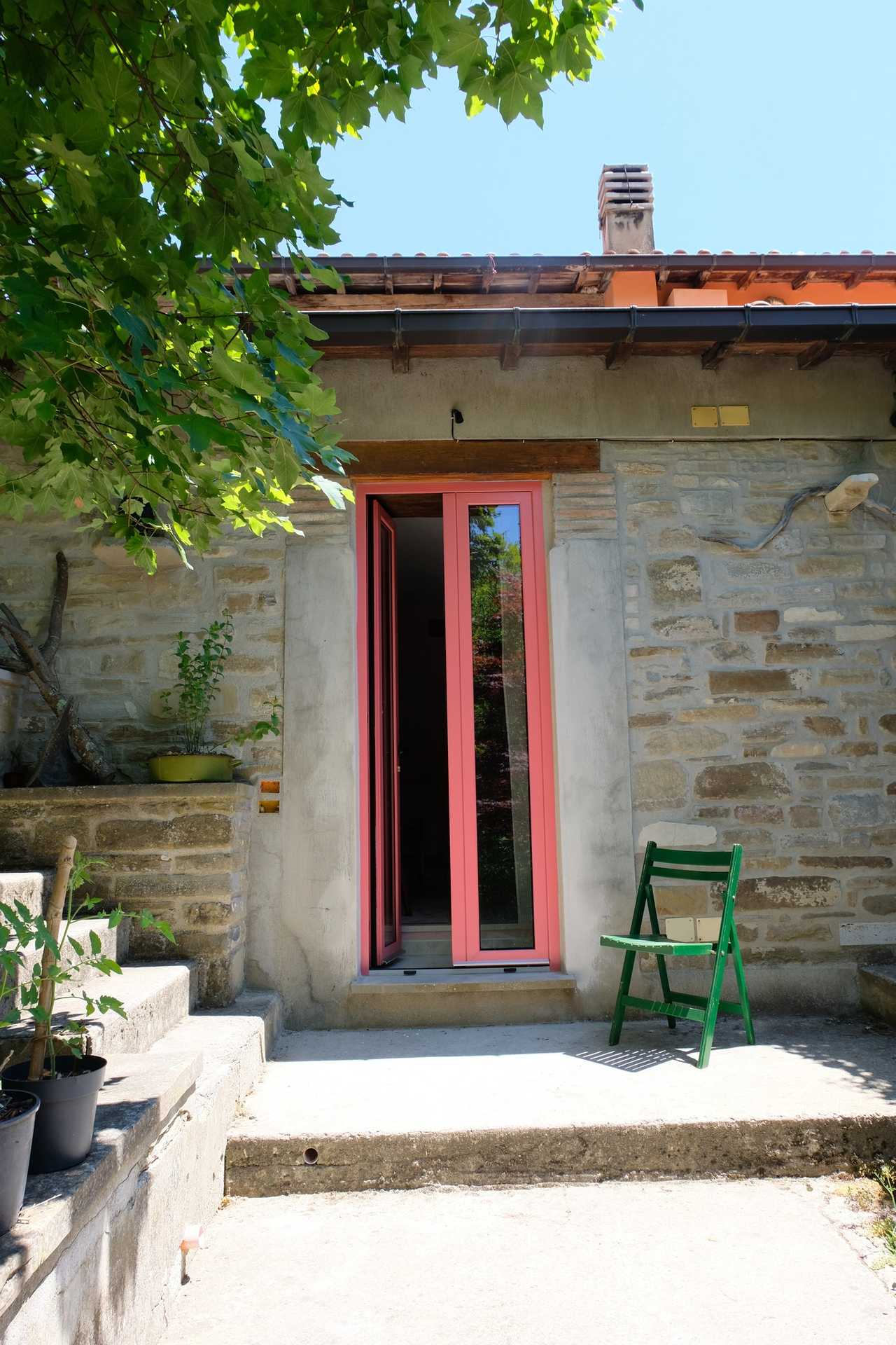 Room with bathroom in vegan b&b immersed in nature, the perfect place to escape