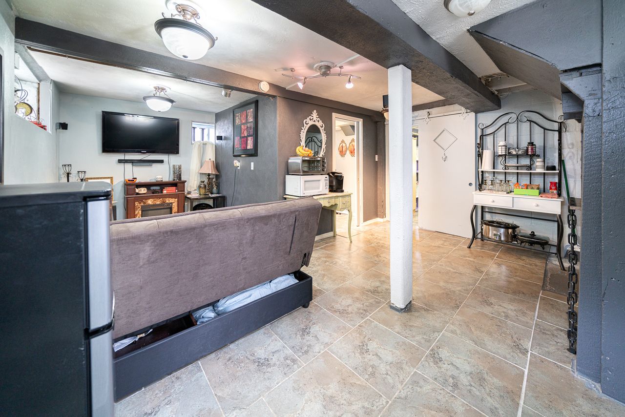 Entire Home-Vegan Friendly and Pet-Friendly, Fenced Yard & Breakfast