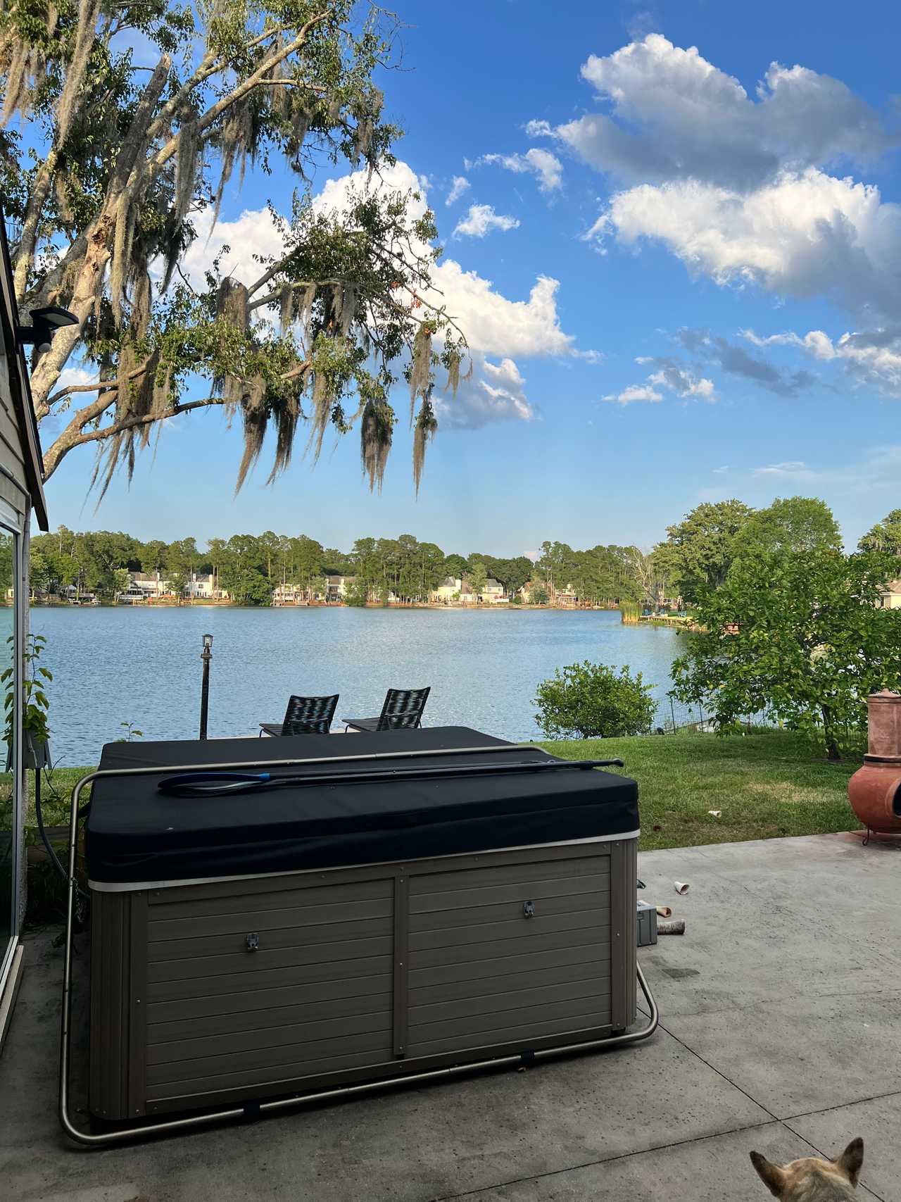 Lakefront property minutes away from local attractions 