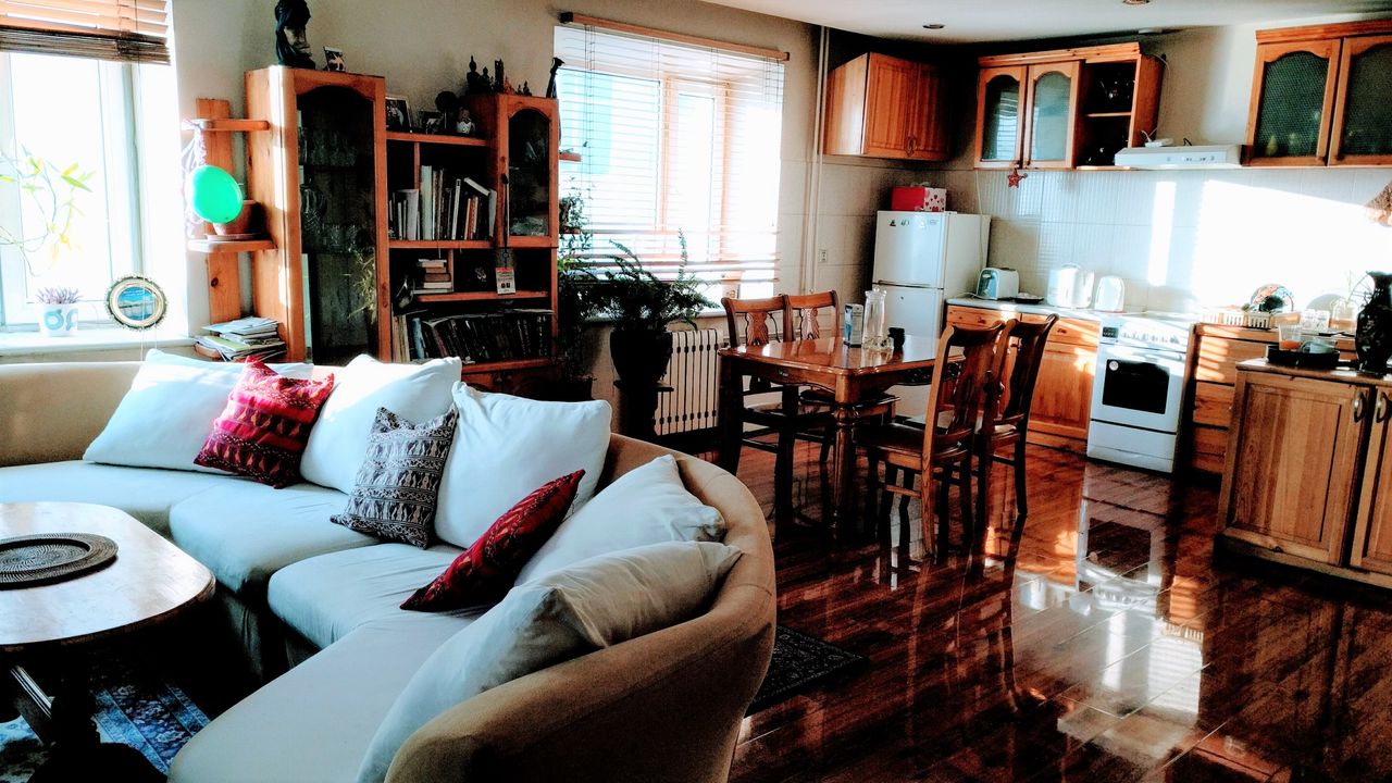 Private Vegan Room 40 min Walk from the Center of City