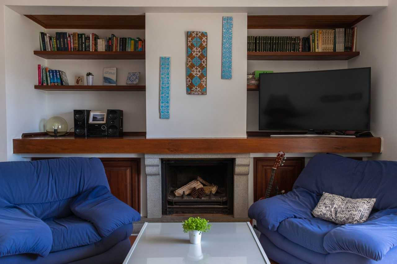 Double bedroom with private bathroom in a cozy beach house