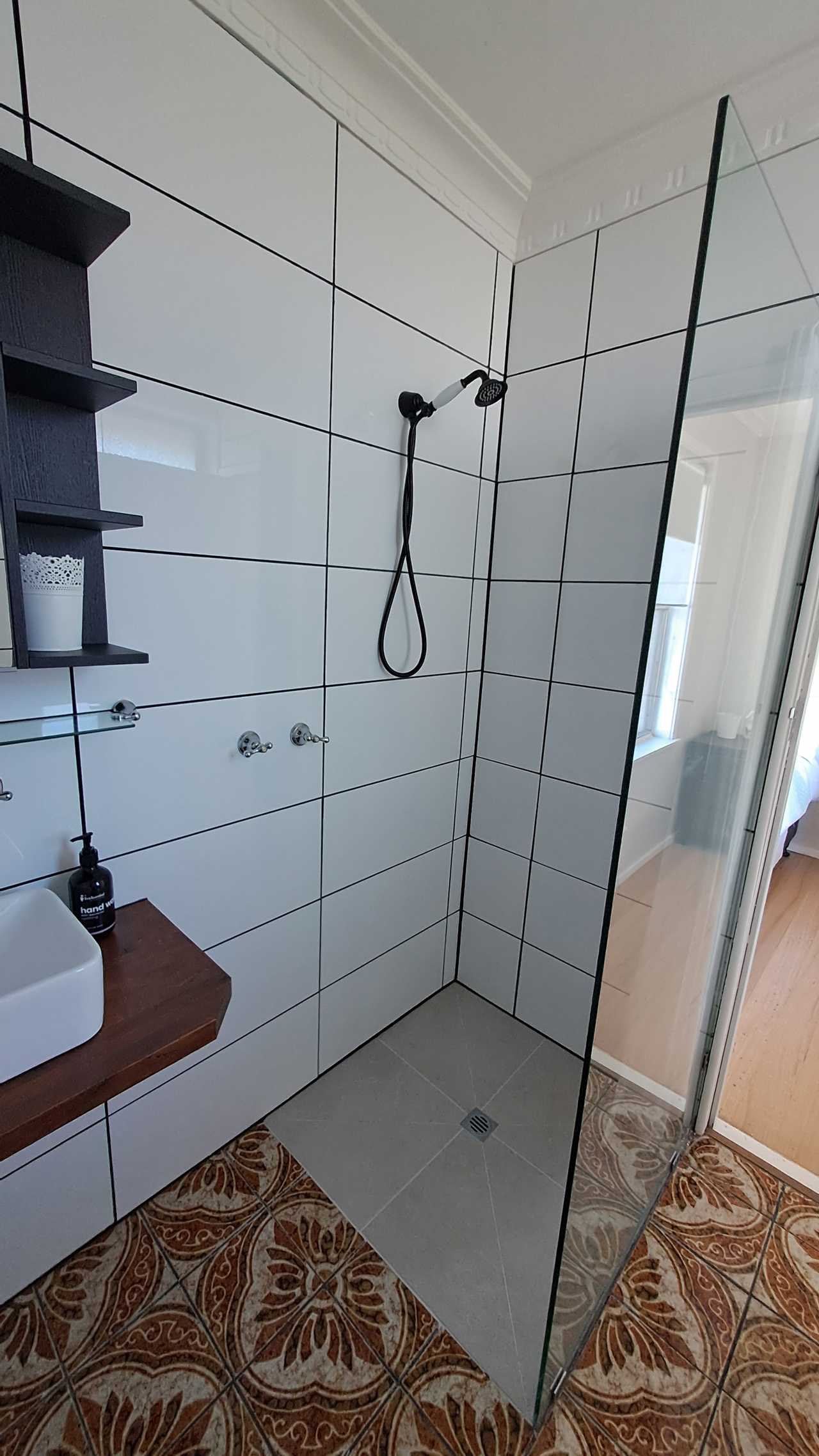 A lovely home with your own room & ensuite. In a peaceful & relaxing atmosphere.