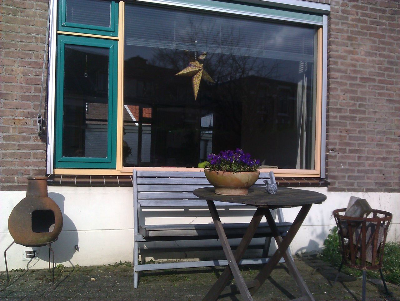 Light room  with use of kitchen and acces to the garden