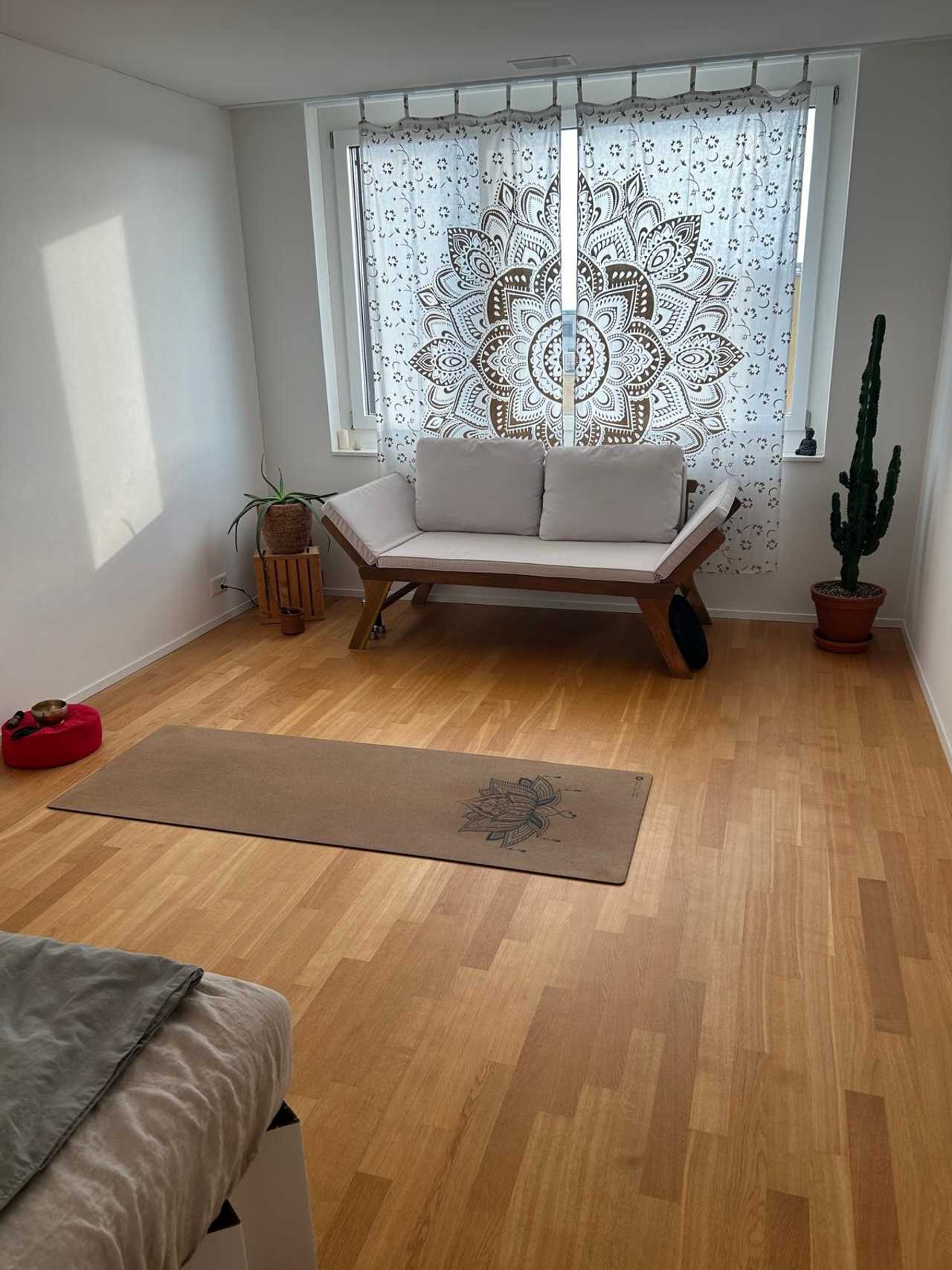 Bright and minimalist room between Zug & Baar