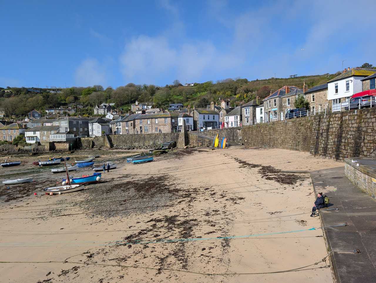 Characterful kingsize room, in quaint Cornish coastal village