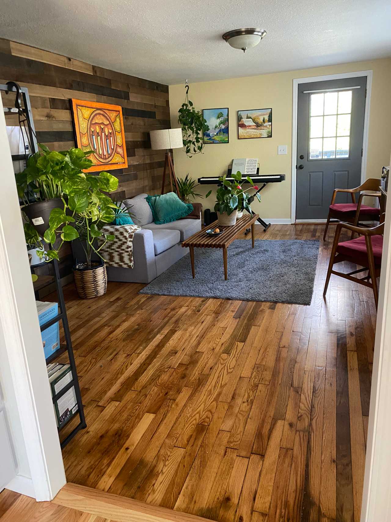 Cozy room in a fully-vegan home near downtown Kansas City