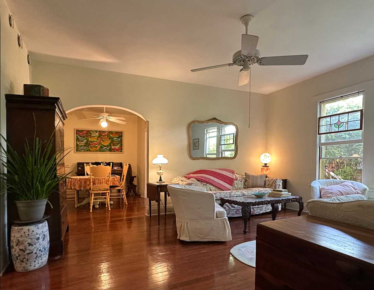 Room and bathroom in charming old house, near many amenities.