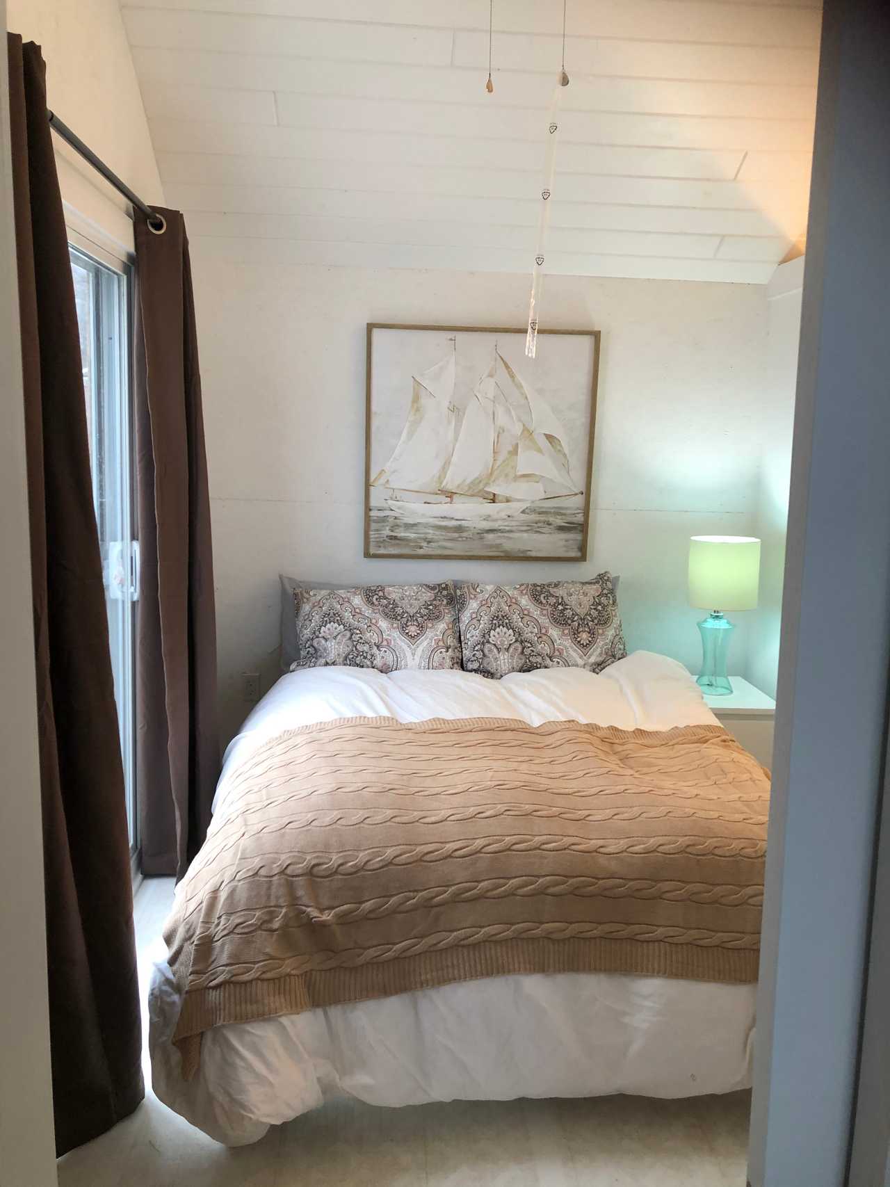 Rustic,  waterfront, fully equipped, private bunkie on Lake Simcoe! 