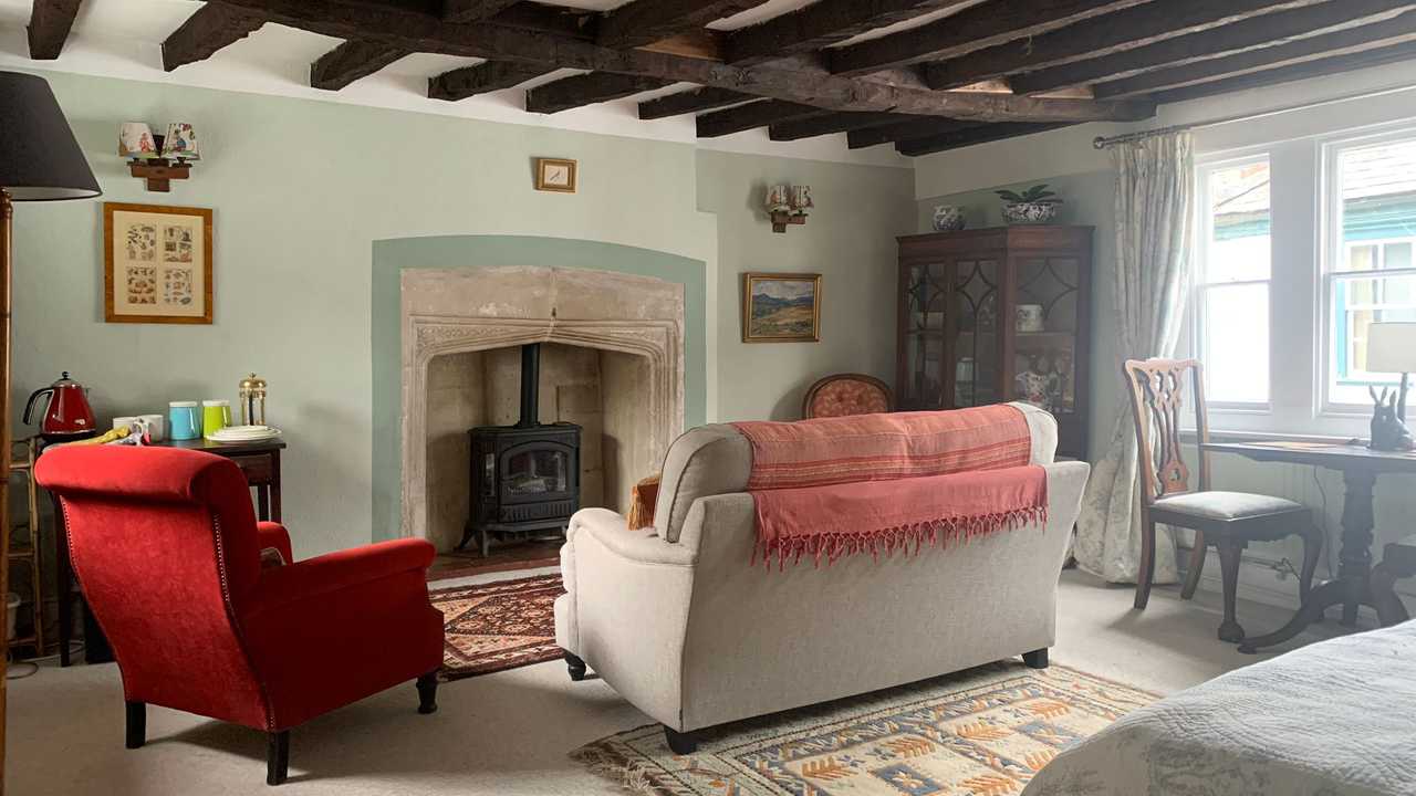 Zappa's. Totnes Guesthouse and plant-based cafe. Luxury accommodation/Great food