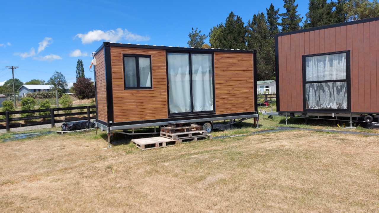 Modern Tiny-home in a Park-like Setting