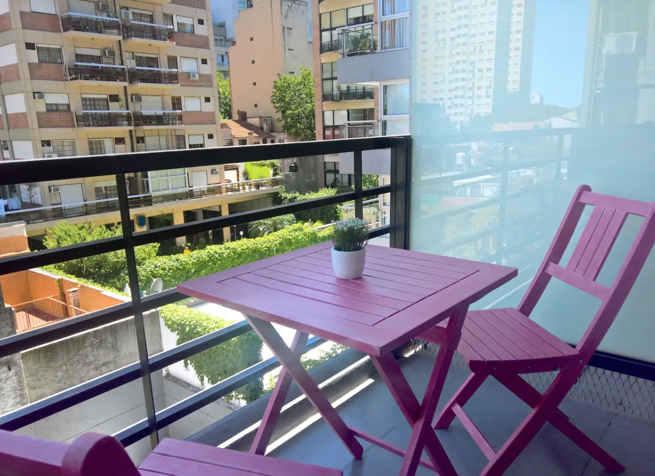 Modern & Bright Apartment with balcony