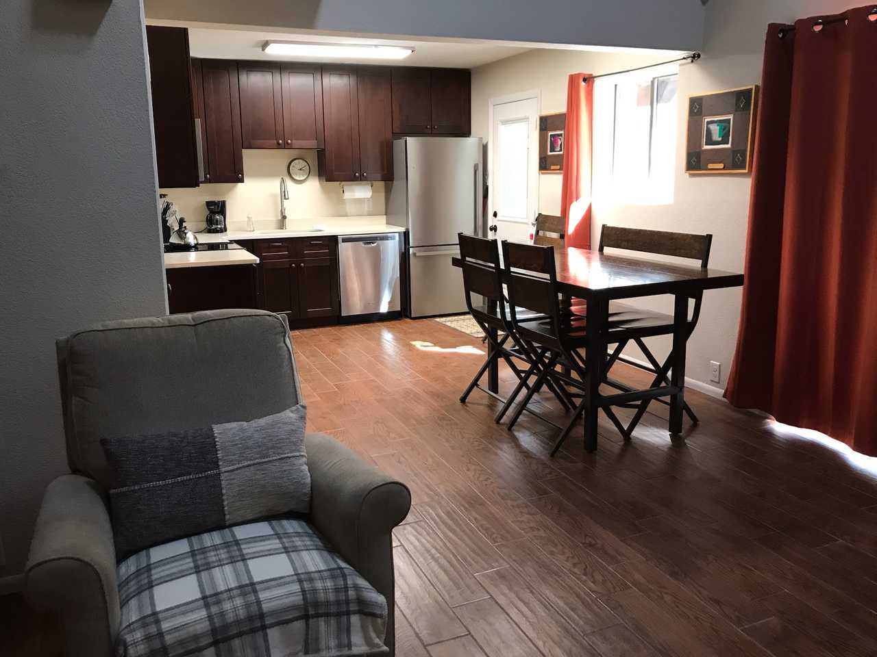 Cozy condo in a sky Island Mountain town. Walking distance to midtown fun!