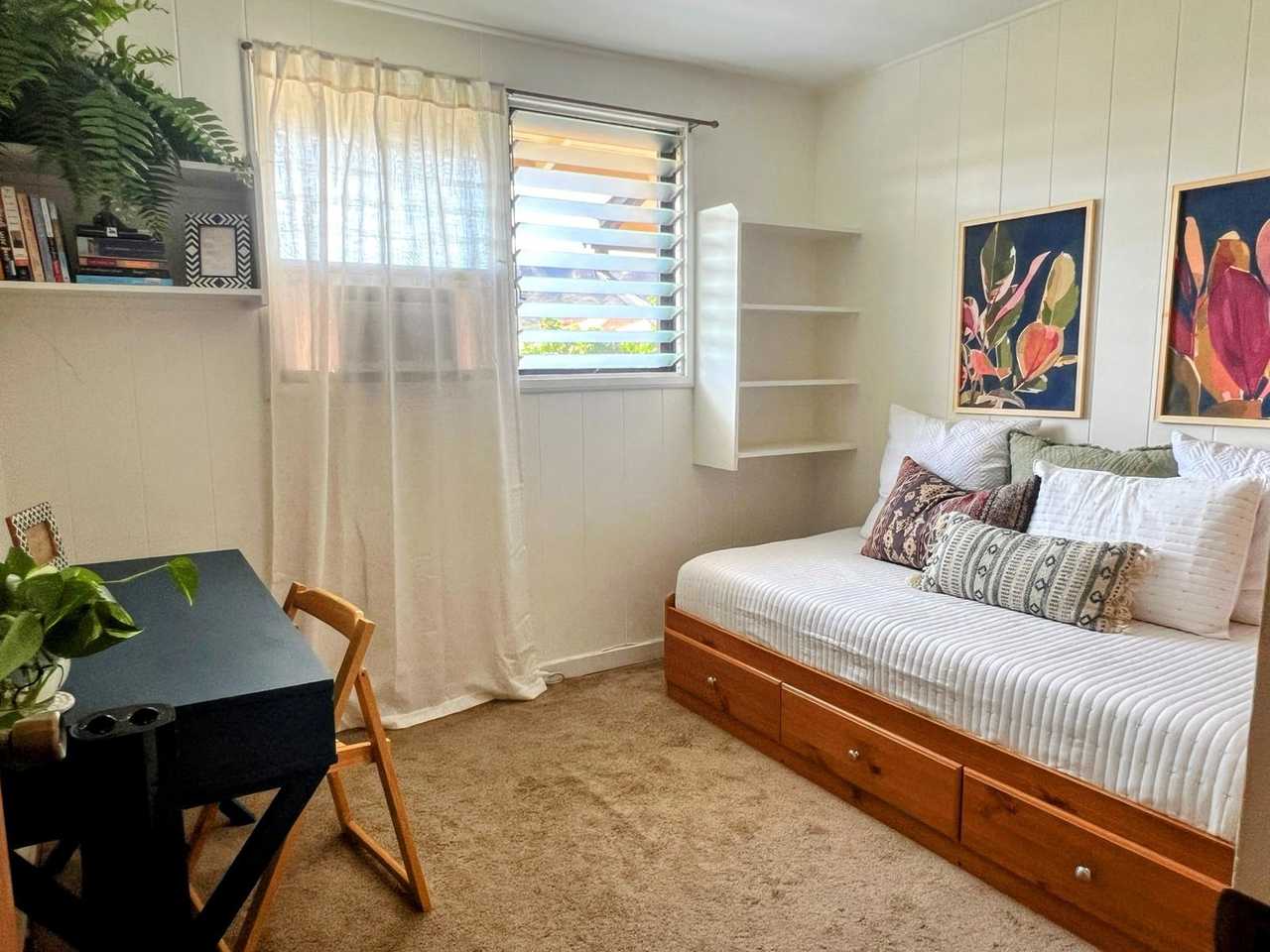 Cozy Room in Amazing Diamond Head Location
