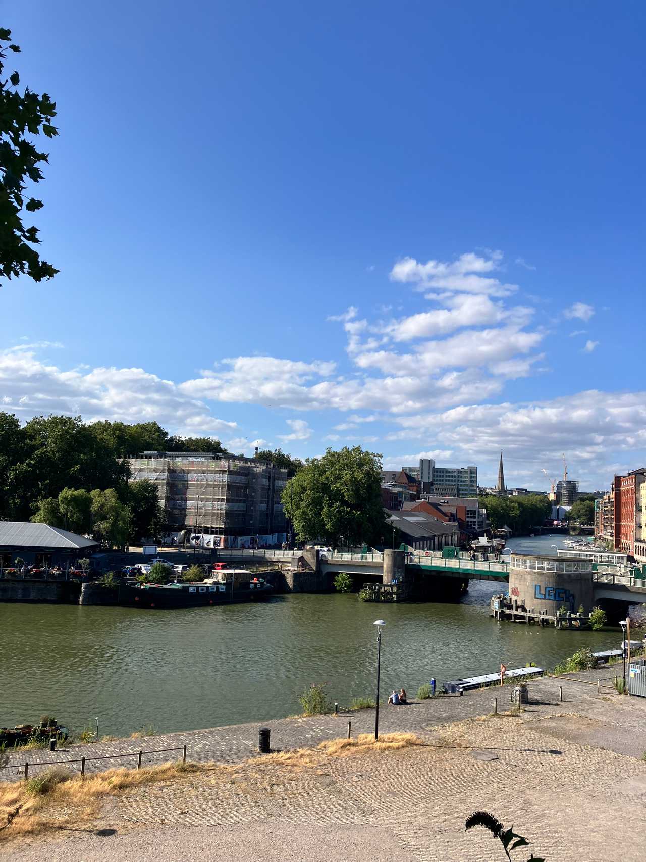 Lovely clean cosy room right in Bristol city centre up above the harbour