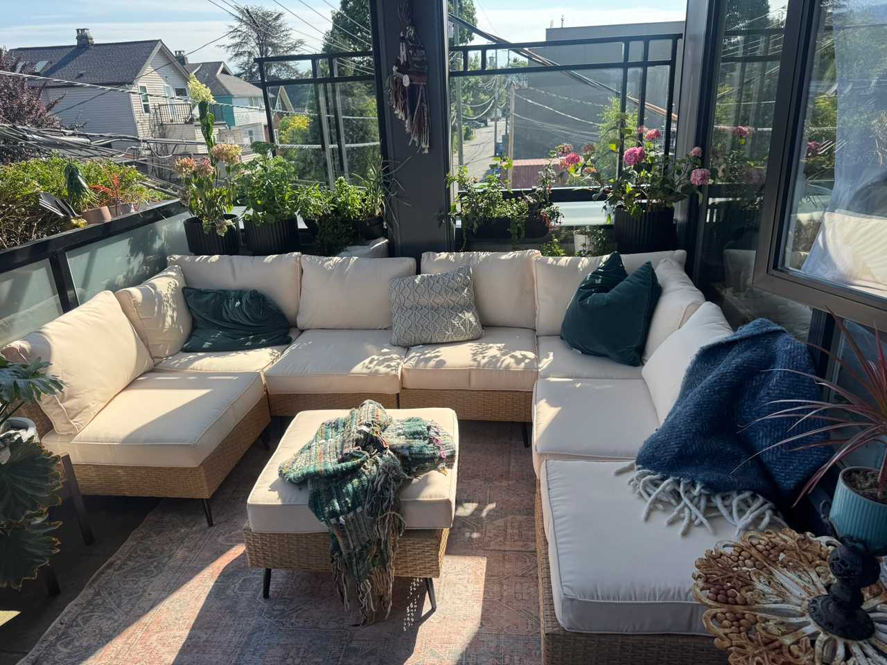 Beautiful & Clean Kits gem! HUGE patio!