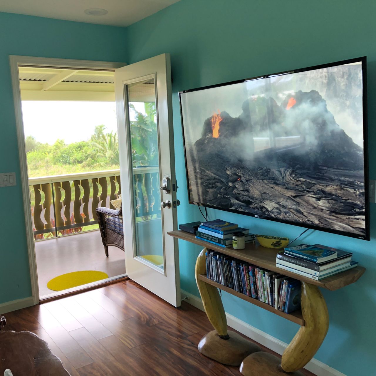Bananarama Cottage, near Kehena Beach black sand beach, on small fruit farm!